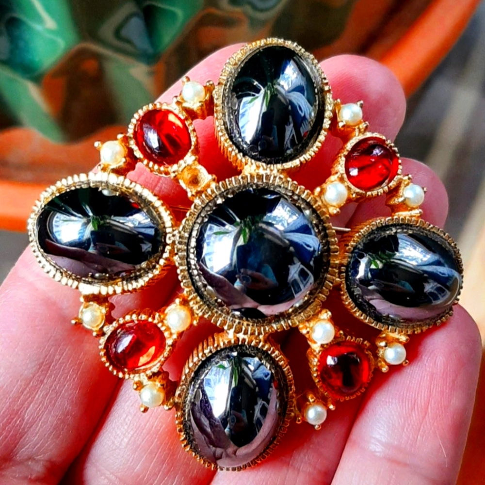 Vintage Benedikt NY Goldtone Gray Red Cabachon Pearl Brooch, Rare Design Stamped